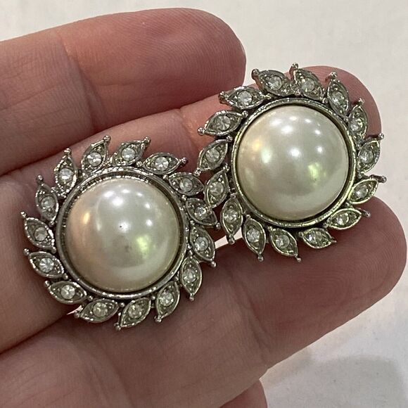 Mid Century Silver & Faux Pearl Clip On Earrings White Rhinestones Classic Look - Picture 2 of 6
